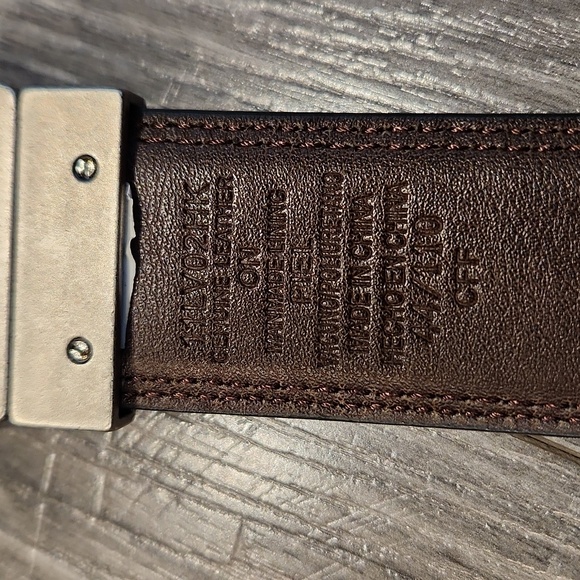 EUC LEVI'S Men's sz 44/110 Genuine Leather Belt - Picture 5 of 6